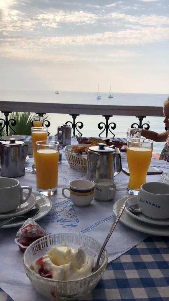 Svetlana & Michalis Oasis Hotel Agia Marina  Buitenkant foto